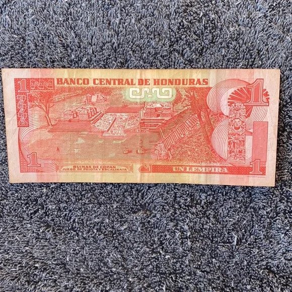 Iraq Circulated 250 Dinar Bank Note and a Circulated Honduran Paper Money Bill - Picture 9 of 13
